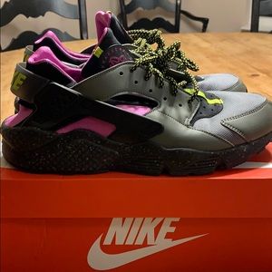 Nike Air Huarache Run SU 'River Rock Cactus'
